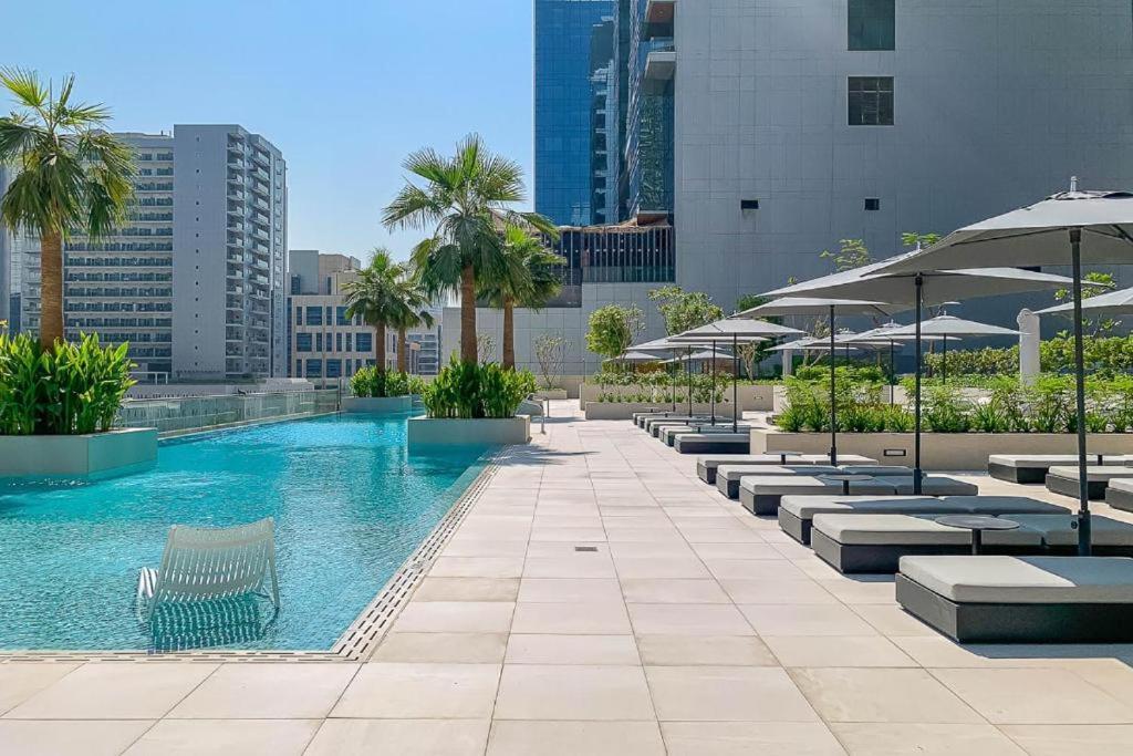 Luxury 2bhk Maid's The Sterling West Near Mall Dubai