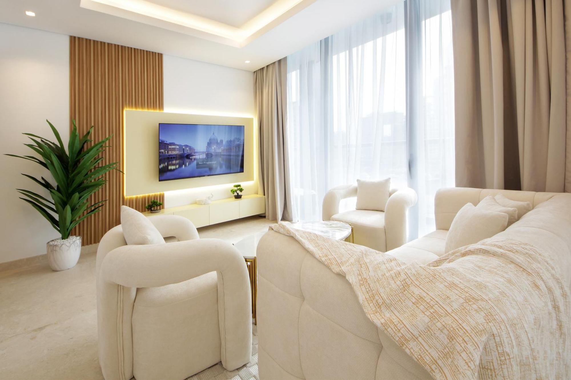 Luxury 2bhk Maid's The Sterling West Near Mall * Dubai