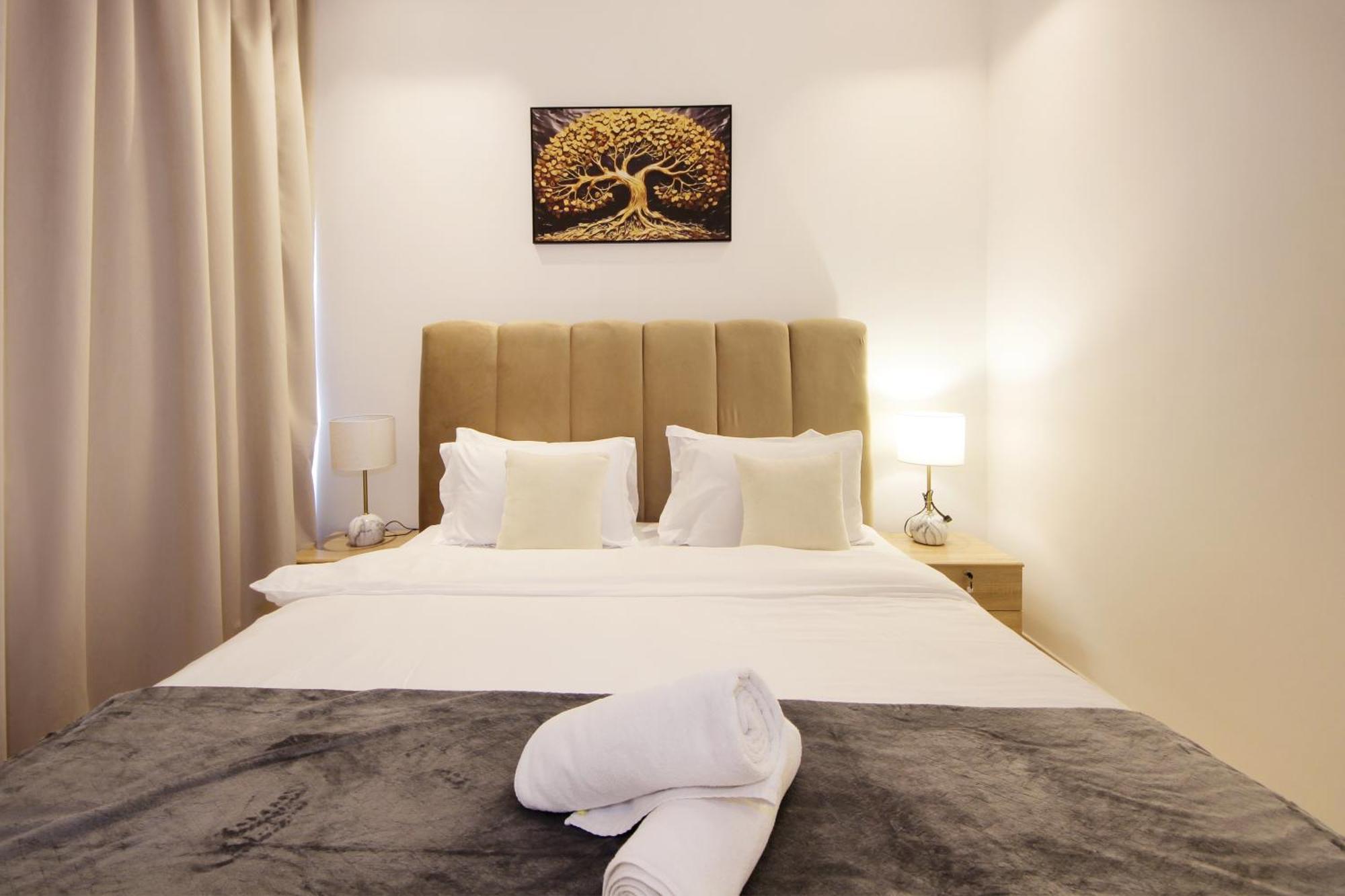 Apartment Luxury 2bhk Maid's The Sterling West Near Mall Dubai