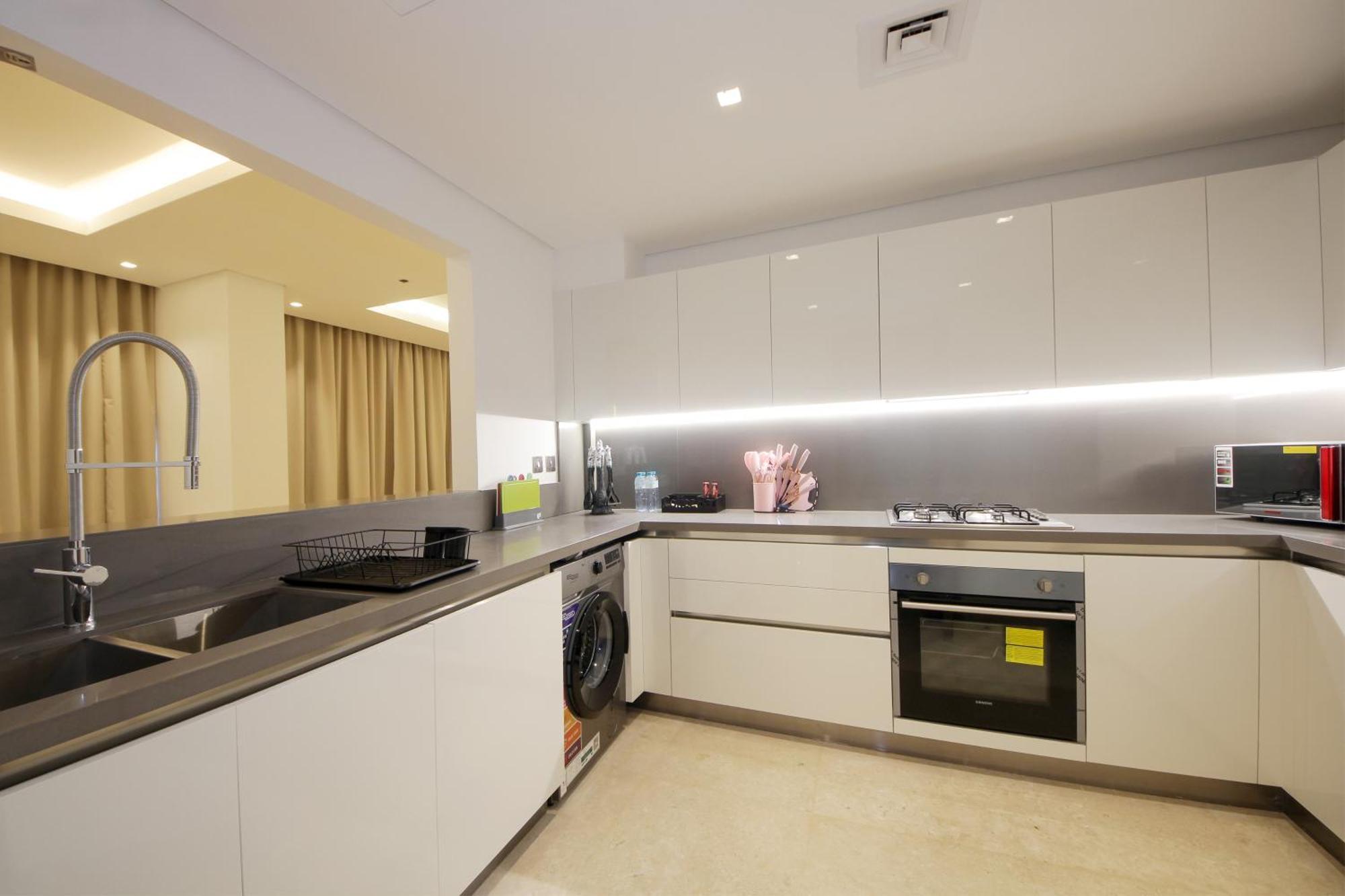 Luxury 2bhk Maid's The Sterling West Near Mall * Dubai