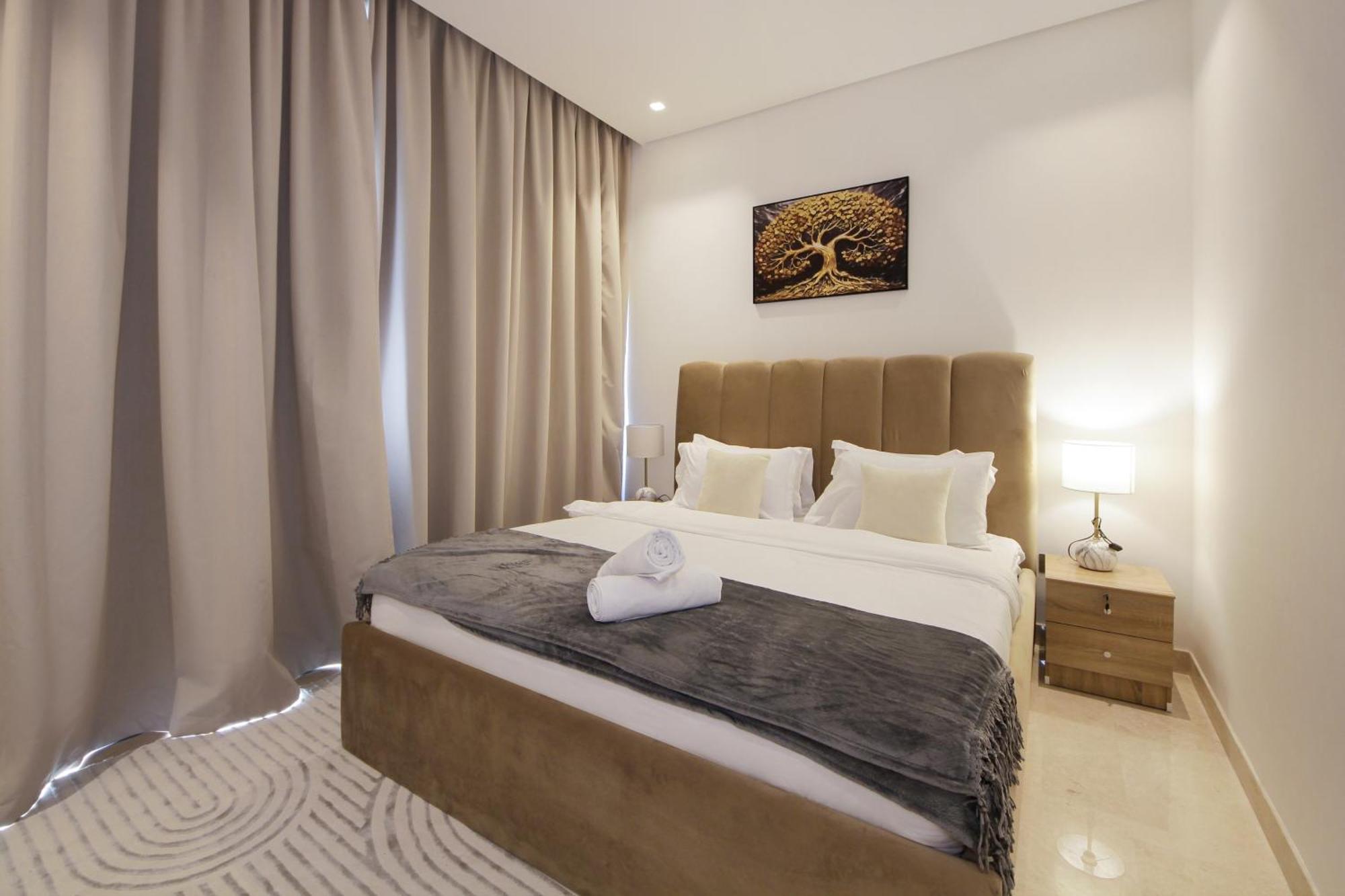 Apartment Luxury 2bhk Maid's The Sterling West Near Mall