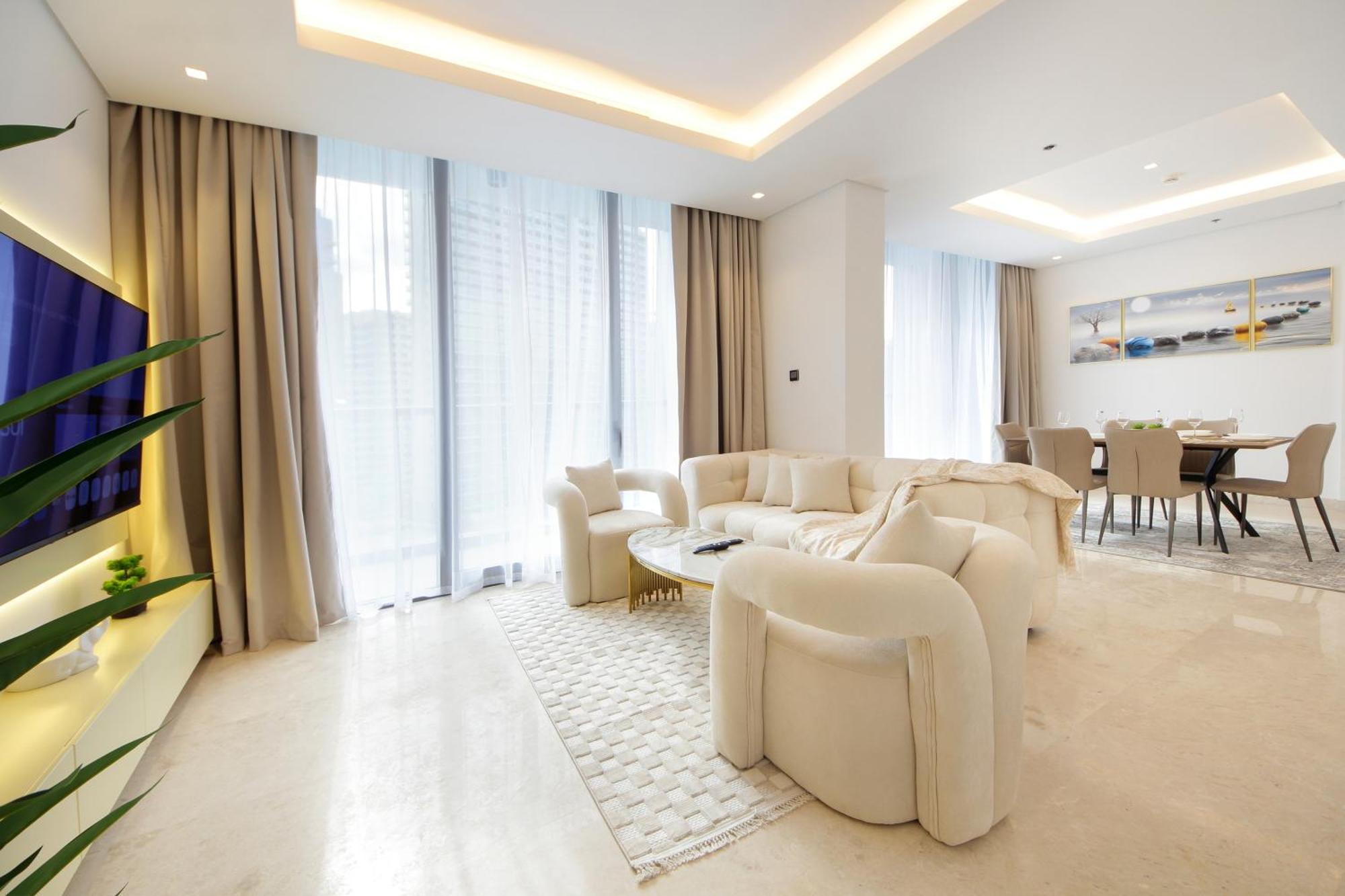 Luxury 2bhk Maid's The Sterling West Near Mall *