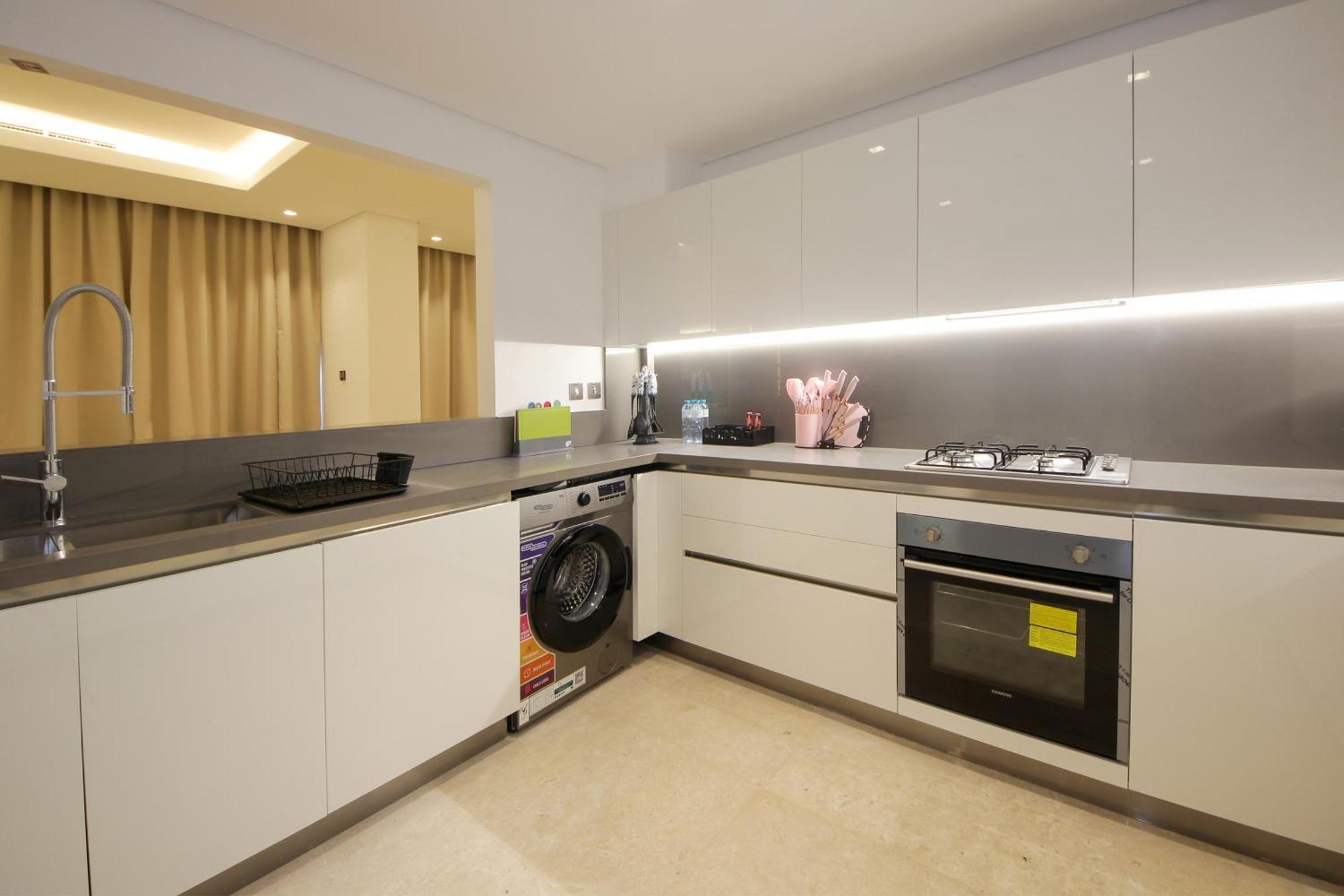Luxury 2bhk Maid's The Sterling West Near Mall Dubai