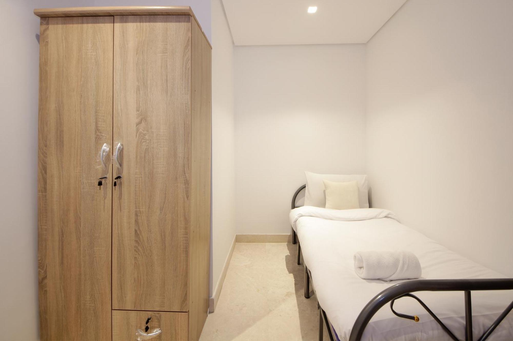 Luxury 2bhk Maid's The Sterling West Near Mall